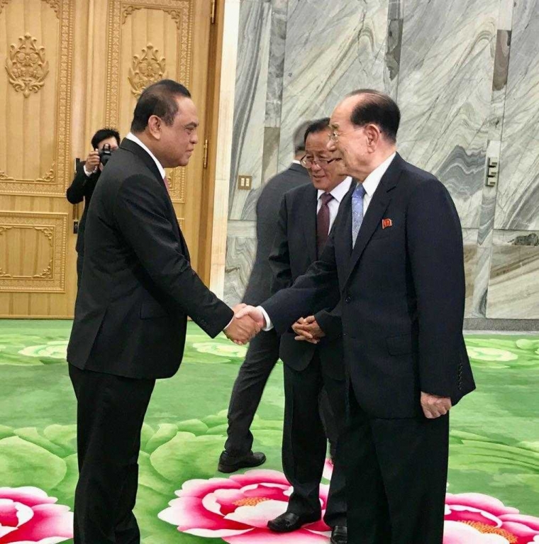 Wakapolri, Komjen Pol Drs Syafruddin MSi, disambut oleh KimYong Nam. -foto adc