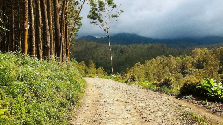 Sebelum memulai trek berbatu.