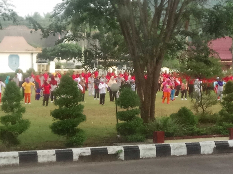 ASN TNI dan Polri Senam  di Halaman Kantor Bupati Bangka  ASN TNI dan Polri Senam  di Halaman Kantor Bupati Bangka