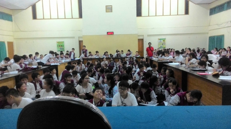 Aktifitas Anak Fieldtrip di Bandung didampingi Guru (dokumen Pribadi)