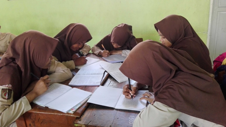 Buku Catatan sebagai Sumber Pembelajaran Bahasa doc.pribadi