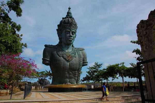 Versi lama yang terbengkalai (dok. bisnis.com)