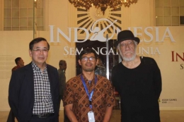 Penulis bersama Kurator terkenal Jim Supangkat( Dokumen pribadi) 