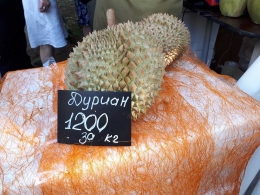 Duren seharga 1200 rubel perkilogram ekuivalen Rp 1.120.000. Mantap! Foto: Syaripudin Zuhri.