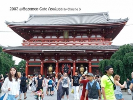 Gerbang Hozomon, perulangan dari Gerbang Kaminarimon untuk menuju Kuil Sensoji/Dokumentasi pribadi