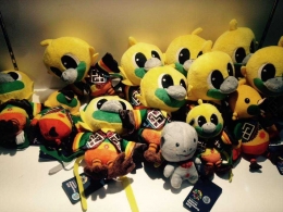 Boneka maskot Asian Games yang dijual di toko merchndise resmi (dok pribadi)