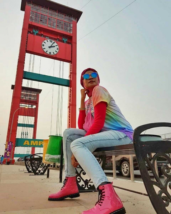 Miera Pelangi di Jembatan Ampera (Sumber: Miera P)