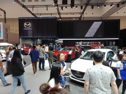 Ramainya suasana area Mazda di pameran GIIAS | Foto: RIfki Feriandi
