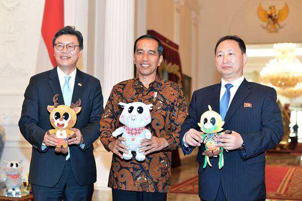 Presiden Jokowi dan maskot Asian Games (sport.bisnis.com)