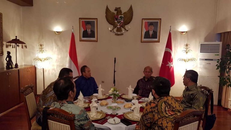 Duta Besar Indonesia untuk Turki (kanan) menerima delegasi Lemhannas RI.