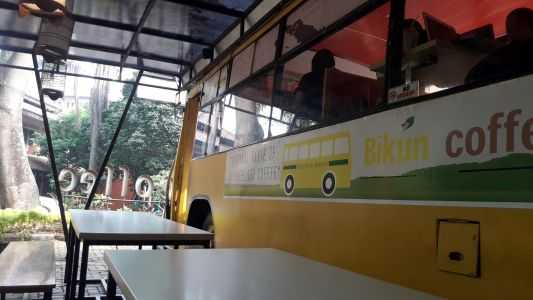 Menggunakan bus kuning, bus idola anak UI (dokpri)