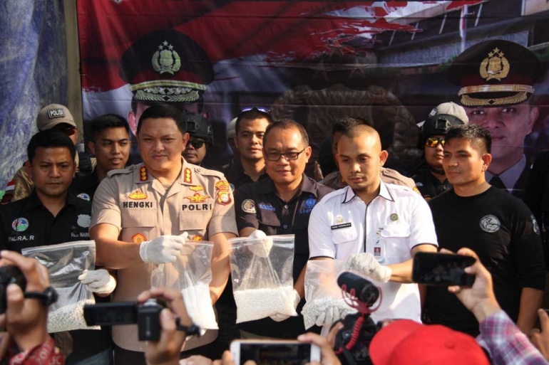 Polres Metro Jakarta Barat melakukan press conference pengungkapan pabrik Sabu