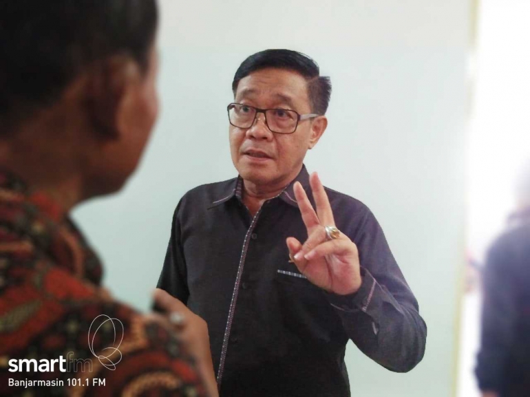 Sekretaris Komisi 2 DPRD Kalimantan Selatan - Imam Suprastowo saat mengungkapkan kekecawaannya di hadapan para media. (08/08)