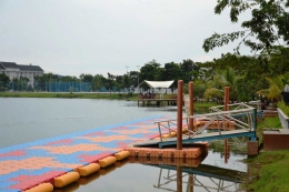 Beberapa pertandingan air dilaksanakan di danau ini. Foto pribadi.