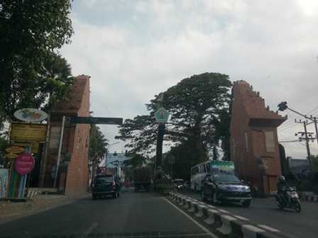 Tiba di Gerbang Kota Malang (Dokpri)