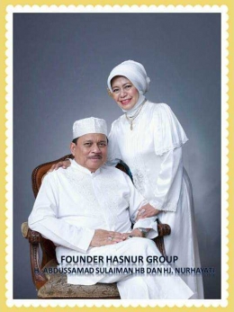Haji Leman dan Isteri (Foto: hasnurgroup.com)
