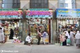 Di Makkah, Tolak Angin dijual di toko kayak gini. Foto dari omnduut.com