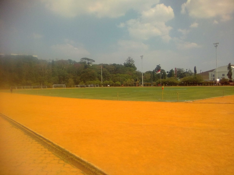 Sarana lapangan sepakbola di Sarana Olah Raga Ganesha ( Saraga ) Bandung untuk latihan tim sepak bola peserta Asian Games yang berlaga di stadion Si Jalak Harupat/dok.pribadi.