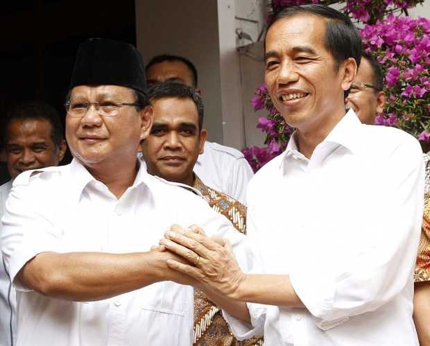 Prabowo dan Jokowi saat buka bersama (tempo.co)