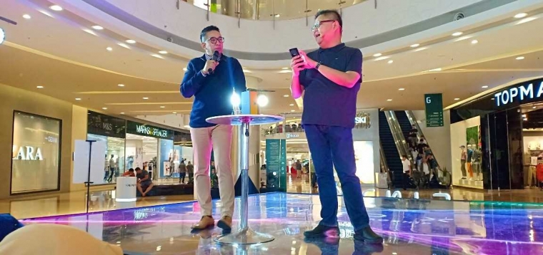 Deskripsi : Aryo Medianto. PR Manager OPPO Indonesia menerangkan spesifikasi unggul OPPO Find X I Sumber Foto : dokpri