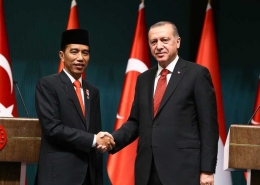 Jokowi Berjabat Tangan Dengan Erdogan | Middleeastupdate.net