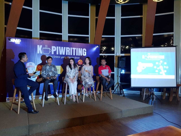 Talkshow Kopiwriting di Lt.20, Hotel Aston Makassar (foto by: ettaadil