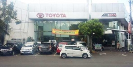 Kredit mobil Toyota itu sangat mudah, karena perusahaan pembiayaan di bawah naungan ASTRA Financial siap sedia untuk melayani Anda di setiap showroom yang ada. Foto merupakan milik www.toyota-surabaya.com.