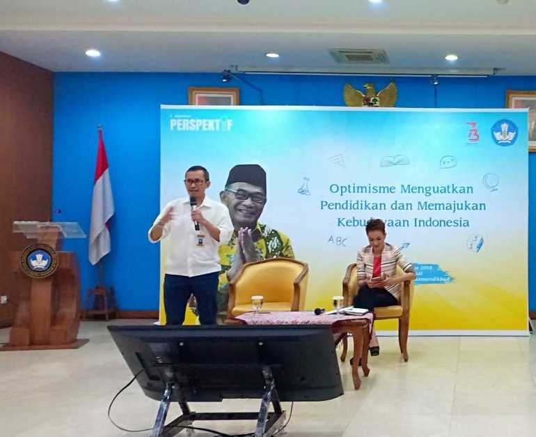 Deskripsi : Kepala Pusat Teknologi Informasi dan Komunikasi Pendidikan, Kemendikbud, Dr. Ir. Ari Santoso, DEA menerangkan konsep sistem Zonasi penerimaan siswa baru I Sumber Foto : dokpri