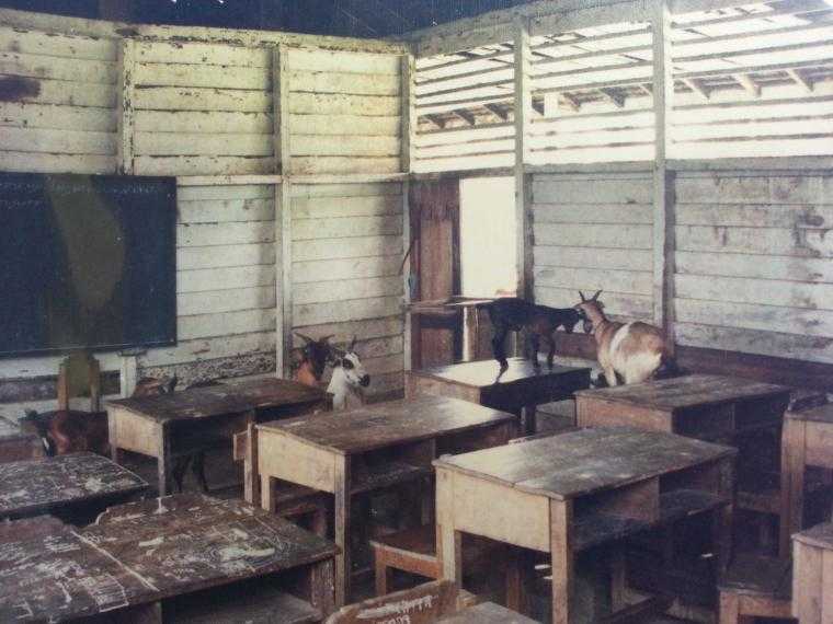 Sekolah negeri di pinggir kota Pontianak, sepi peminat karena tak punya 'kasta favorite (dokpri)
