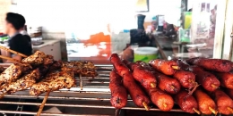 Sosis bakar dan teriyaki ala Ayam Bawang Cak Per Malang. (Foto Ganendra)