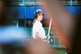 Jane dites bermain baseball saat melamar kerja di kantor Shiruku Corporation