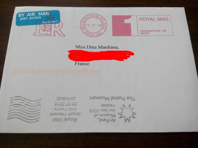surat balasan dari Inggris yang saya terima dengan stempel Royal Mail. (foto: dokpri)