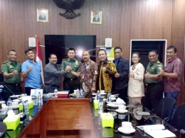Dandim 0503/JB Letkol Kav. Andre Henry Masengi menerima kunjungan kerja DPC Peradi Jakarta Barat