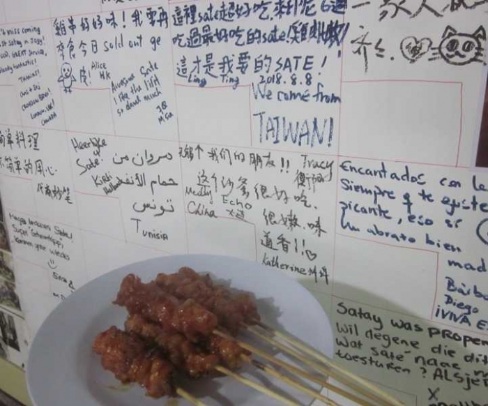 Sate Ayam Merah kesukaan wisatawan manca (Foto:Ko In)