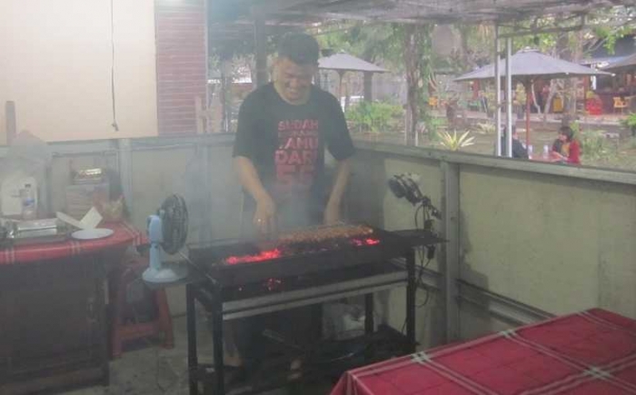 Sore bakar sate (Foto: Ko In)