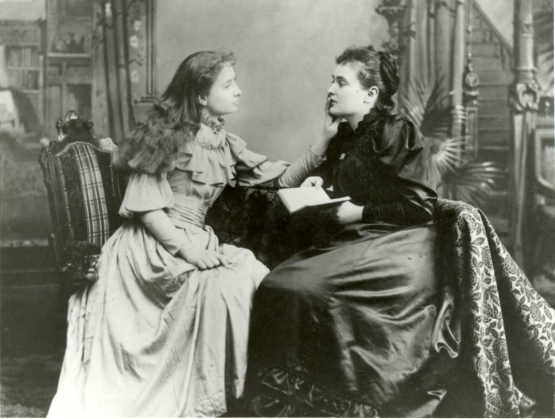 Helen Keller dan Anne Mansfield Sullivan. Sumber foto: www.digitalcommonwealth.org