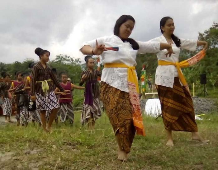 Keterlibata masyarakat dalam pendidikan (Foto: Ko In)