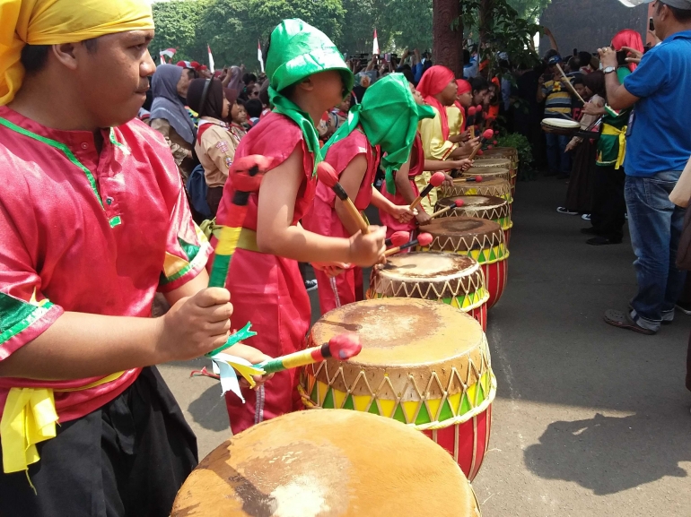 Tambah meriah dengan musik bedug. Foto | Dokpri