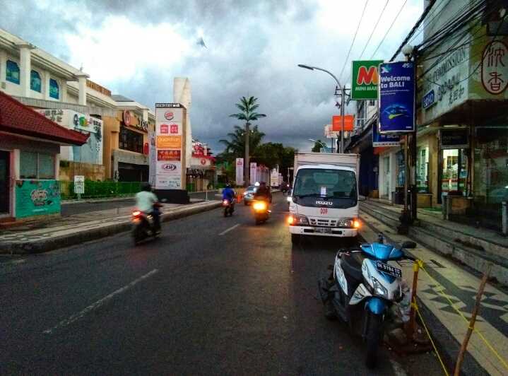 Suasana pagi hari di Jl Kartika Plaza-Kuta/dokpri