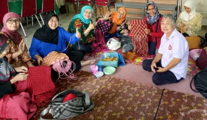 Membuat tas tali koor, RW 16, Manjahlega | dokpri