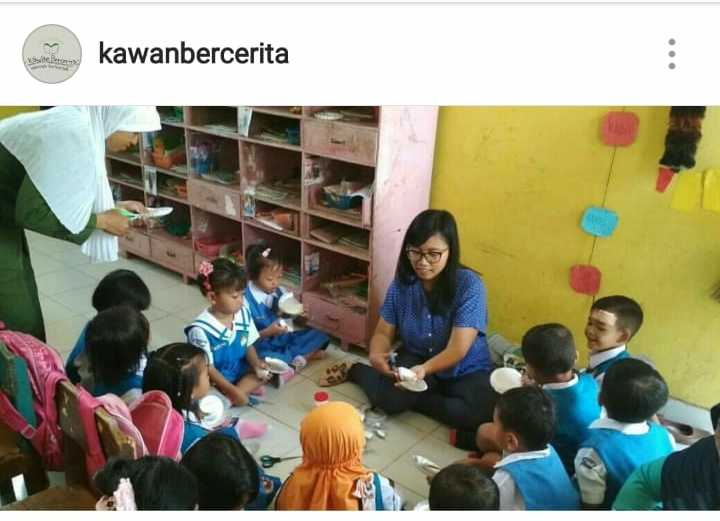 Dhara dari Kawan Bercerita Menmbuat Prakarya
