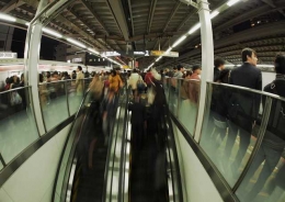 Kesibukan para pekerja di Stasiun Shinjuku (Dokumentasi Pribadi)
