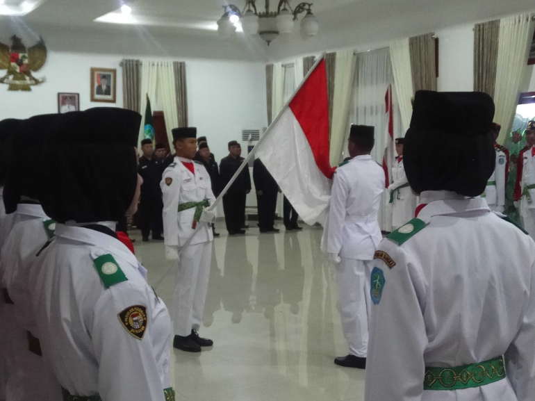 Pengukuhan Paskibarakan kabupaten Bangka tahun 2018 di rumah Dinas Bupati Bangka (dokpri)