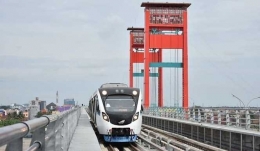 LRT Kereta Pertama Dalam Negeri