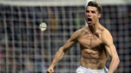 Selebrasi  gol Ronaldo pamer otot (sumber.liputan6.com)
