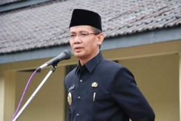 Dr. Karna Sobahi - Bupati Majalengka terpilih 2018-2023 (sumber gambar: suaramajalengka.blogspot.com)