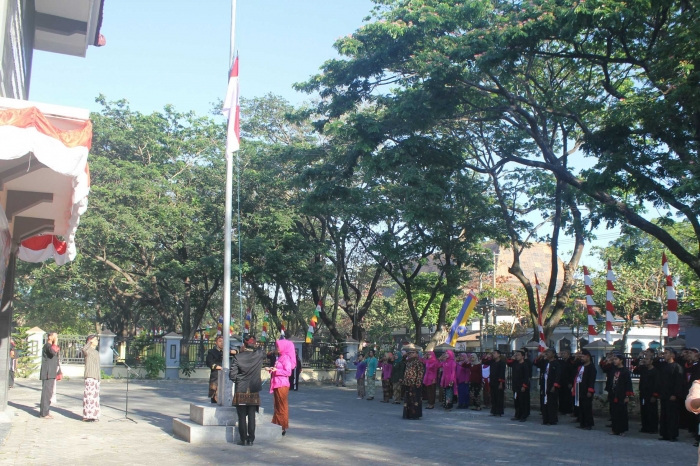 pengibaran sang merah putih | dokumen pribadi