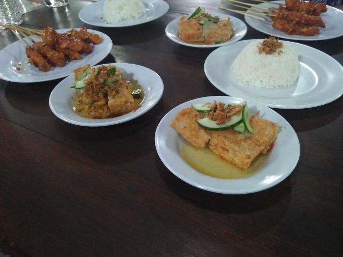 Menu Lain, Ada Lilit (Ayam) Basah (Dok. Pribadi)