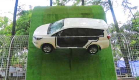 Toyota Innova di Taman Lalu Lintas [Foto: CarmudiCoID]