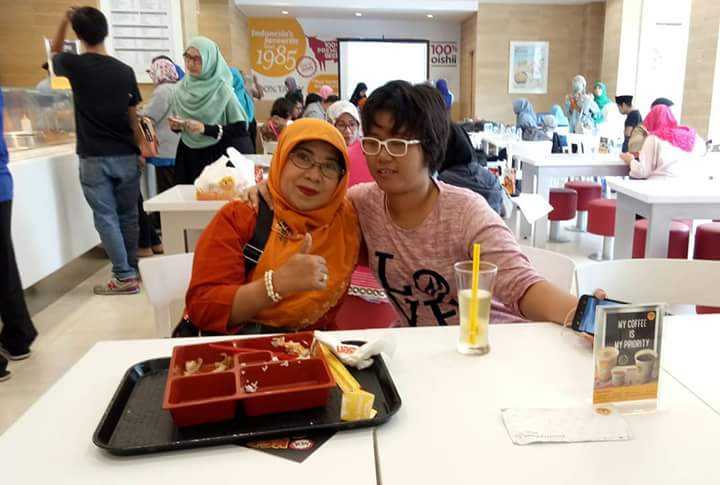 Bersama bu Siti Nur Hasanah Kompasianer Guru dari Gersik